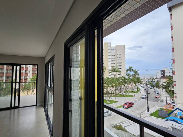 #99 - Apartamento para Venda em Matinhos - PR
