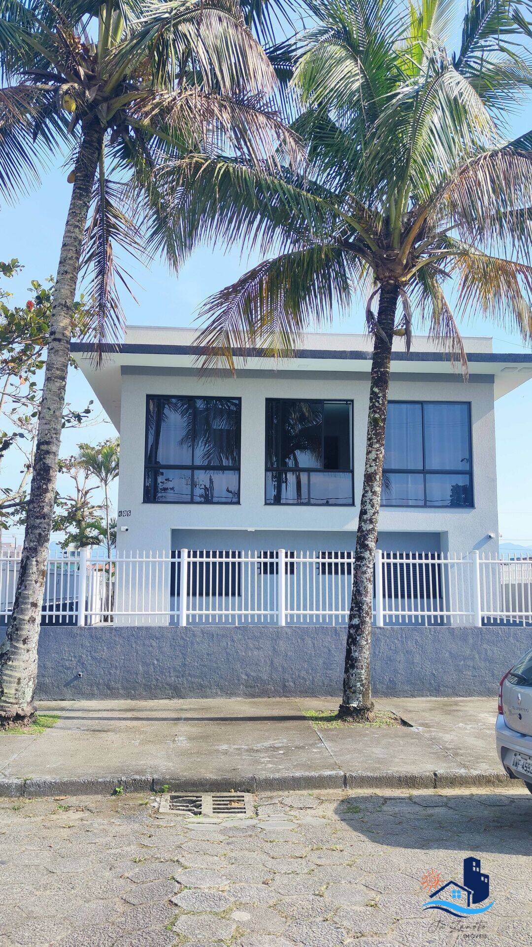 Casa à venda com 4 quartos, 260m² - Foto 1