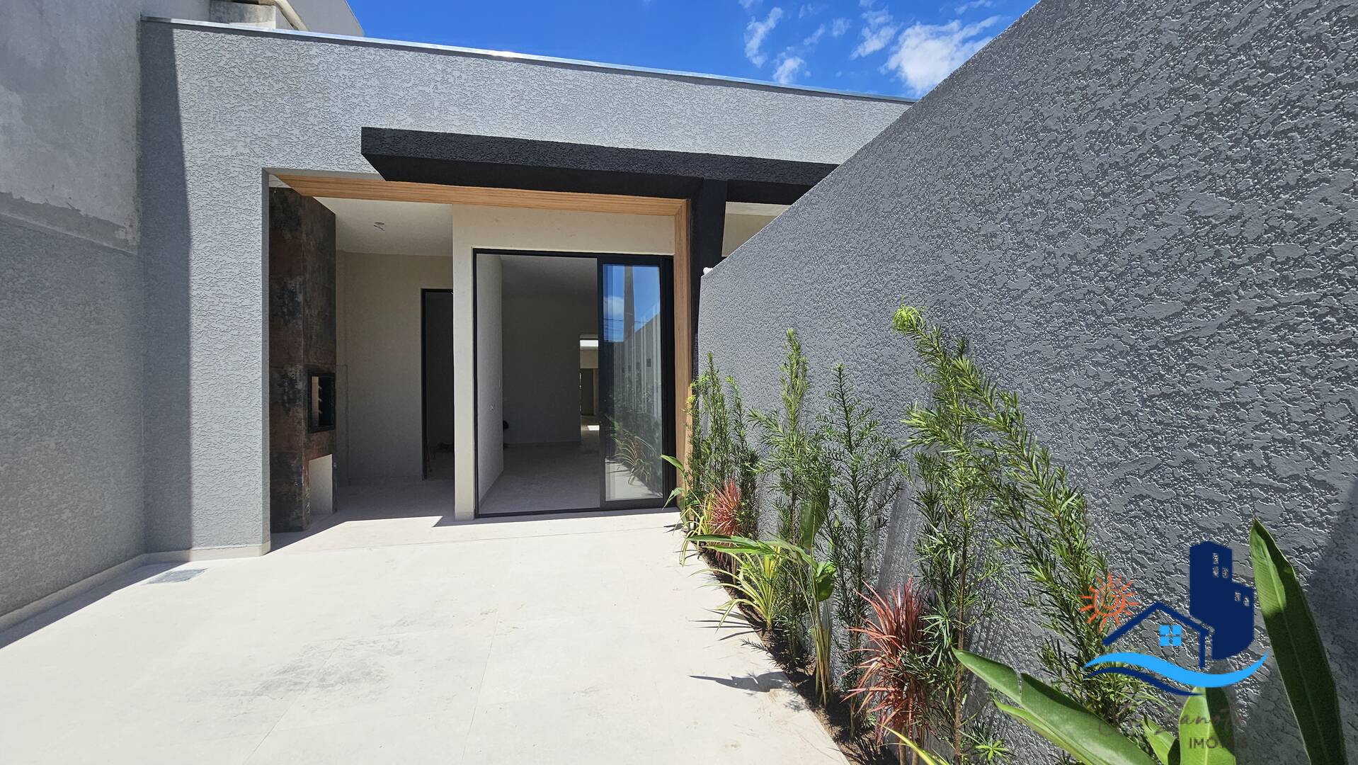 Casa à venda com 3 quartos, 109m² - Foto 1