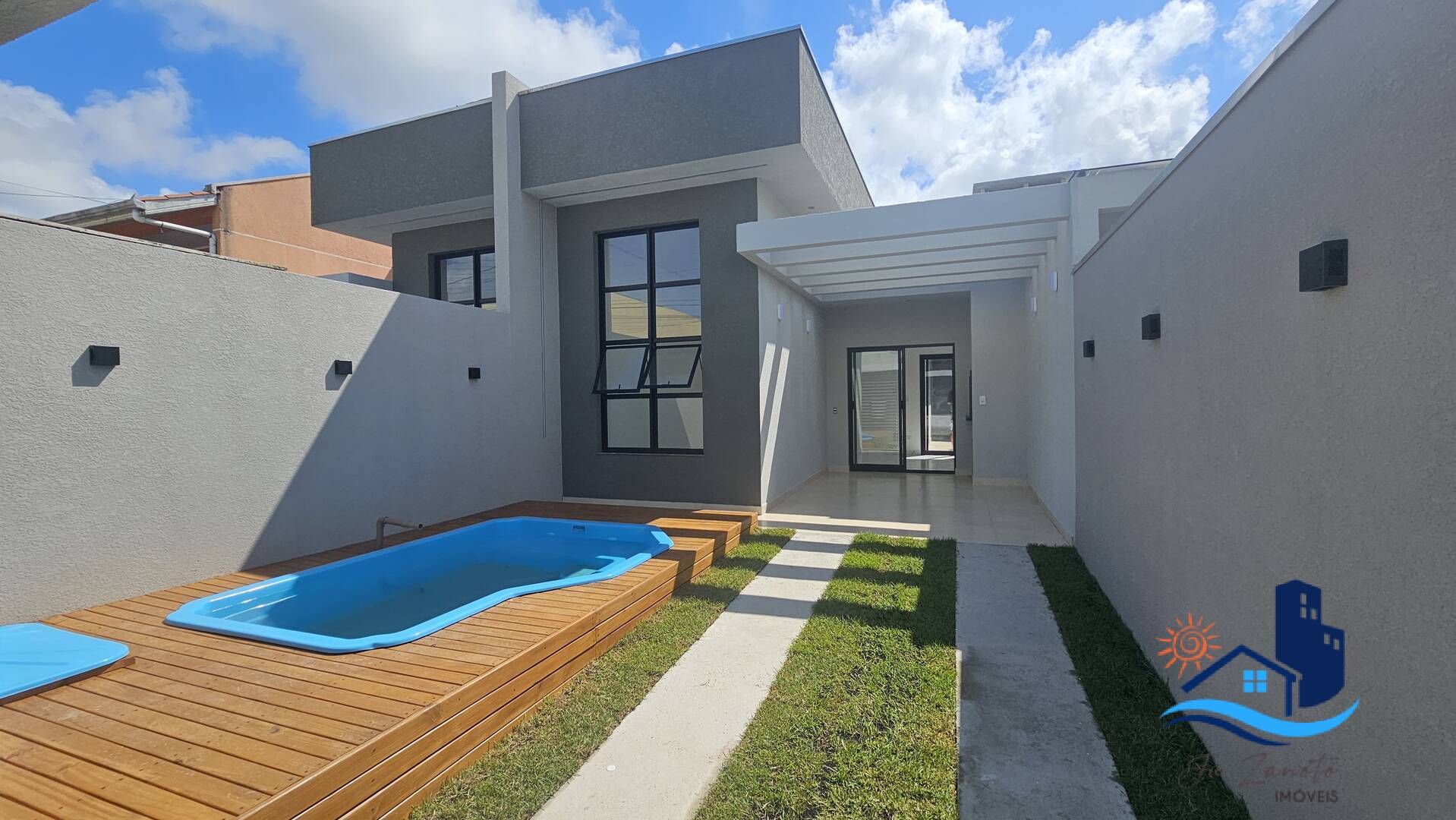 Casa à venda com 3 quartos, 75m² - Foto 1