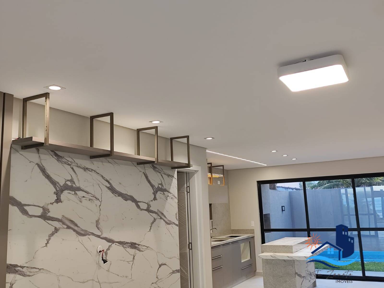 Casa à venda com 4 quartos, 177m² - Foto 2