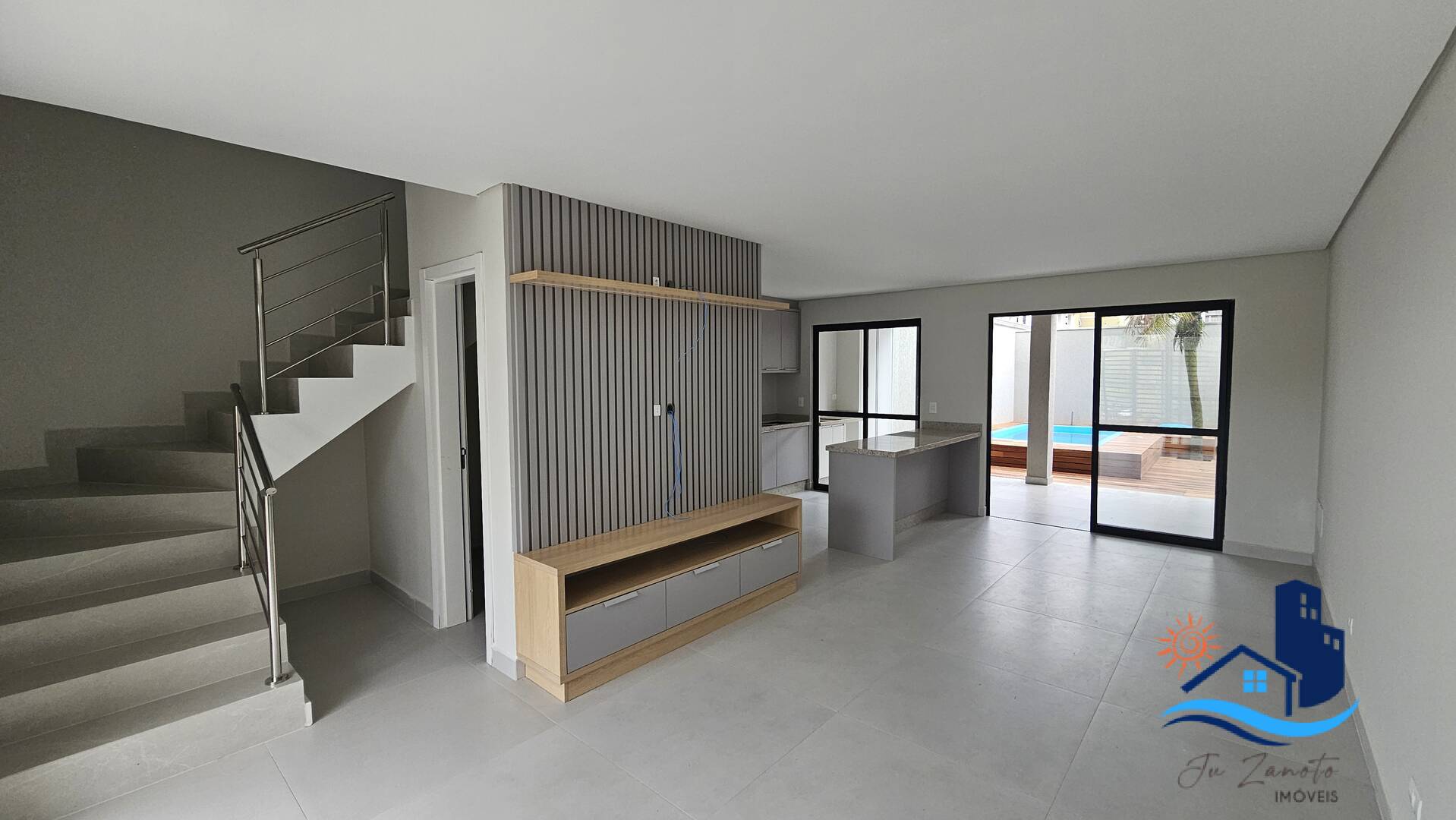 Sobrado à venda com 4 quartos, 216m² - Foto 1