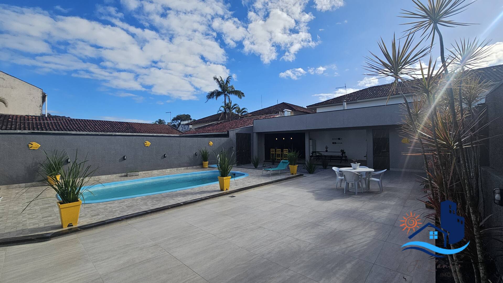 Casa, 5 quartos, 240 m² - Foto 1