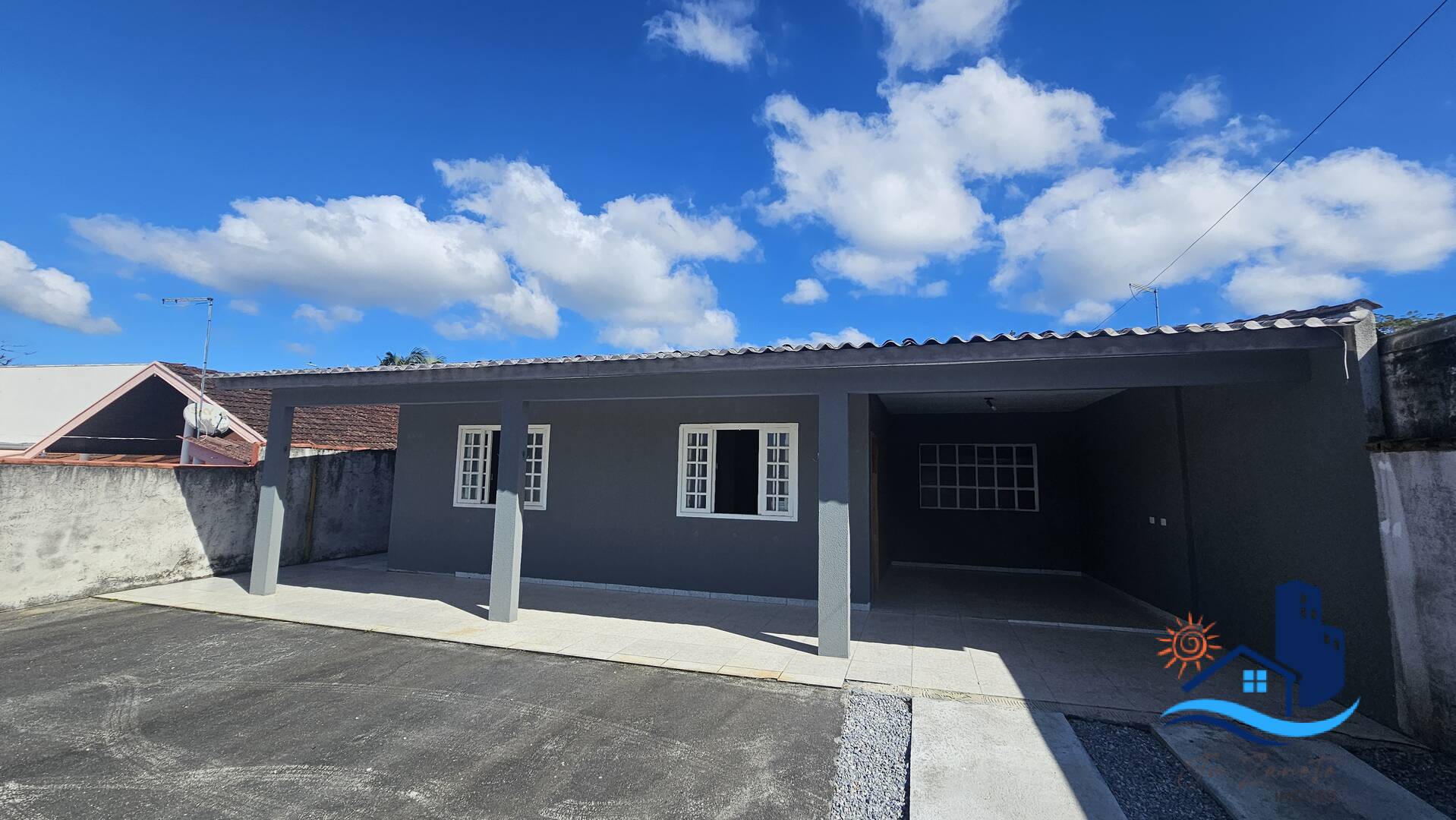 Casa à venda com 3 quartos, 258m² - Foto 1
