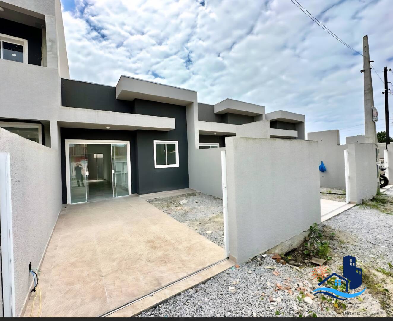 Casa à venda com 2 quartos, 50m² - Foto 1