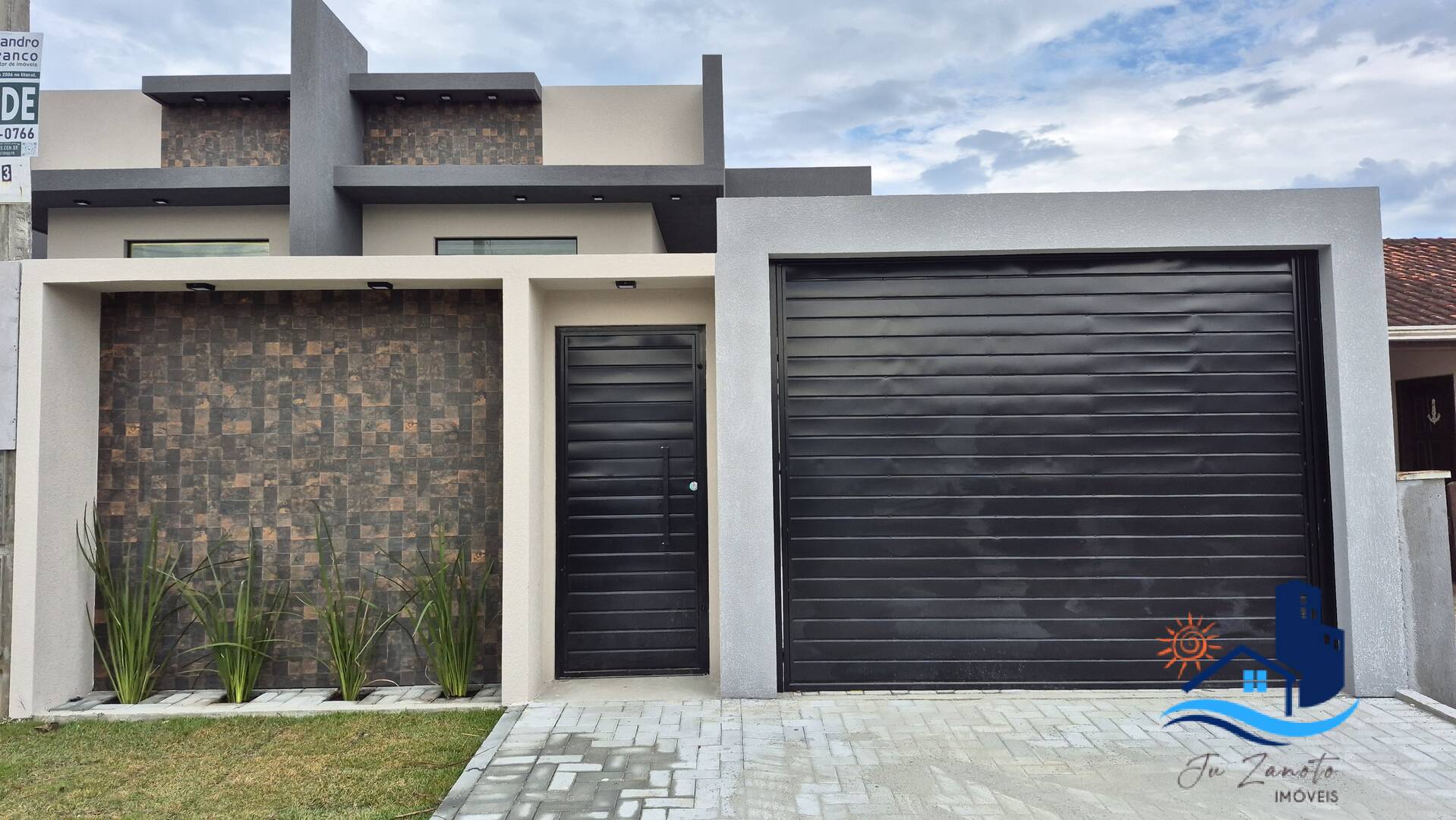 Casa à venda com 3 quartos, 84m² - Foto 1