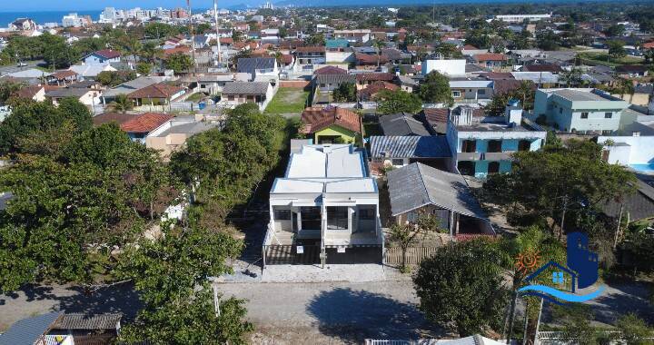 Casa à venda com 3 quartos, 82m² - Foto 4