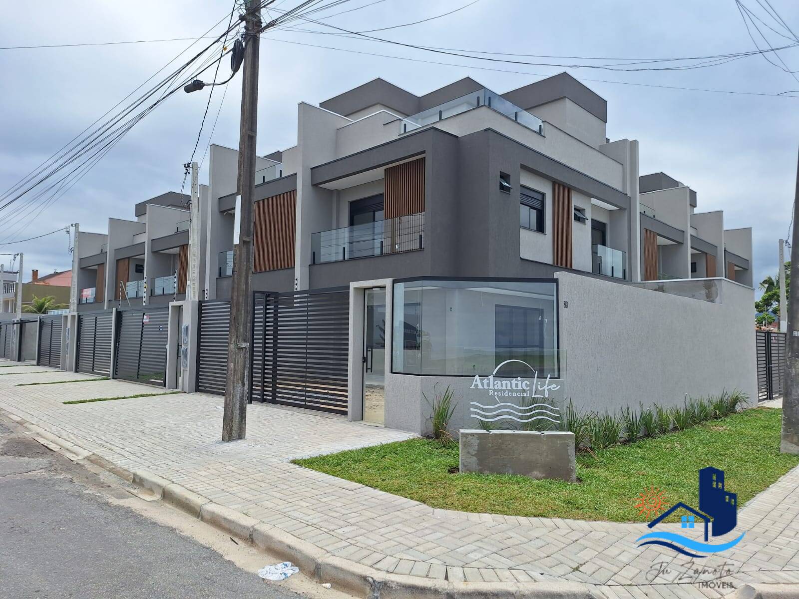 Sobrado à venda com 4 quartos, 216m² - Foto 2